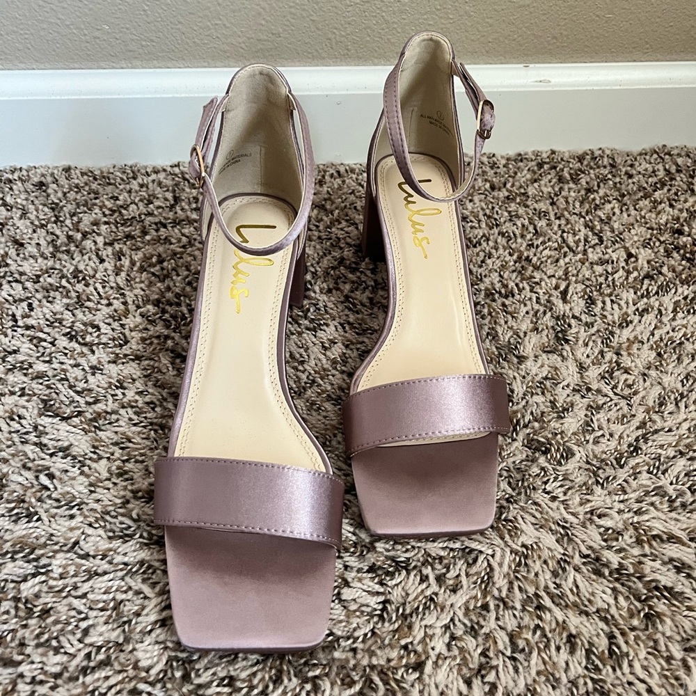 Brand New LULUS. Comes in original box. Size 7.